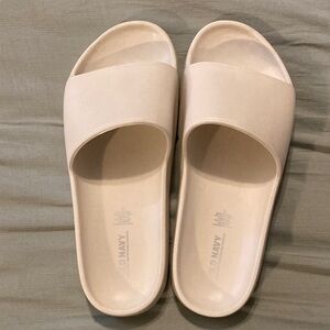 Old Navy Cream Slide Sandals